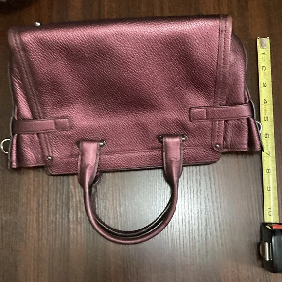 Coach Swagger without crossbody strap and a slight lean - Picture 2 of 14